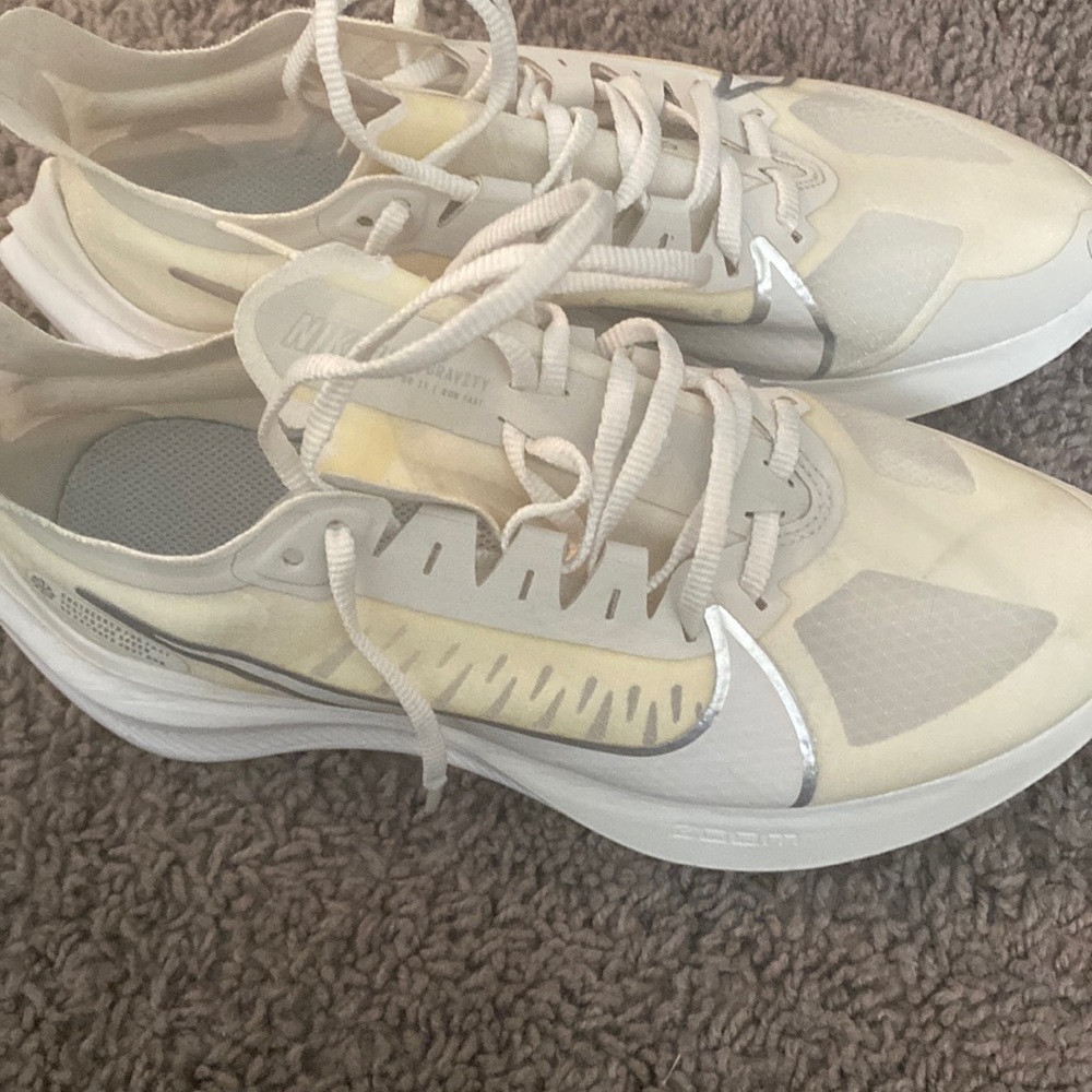 nike air ZOOM GRAVITY size 8 women’s Sneakers